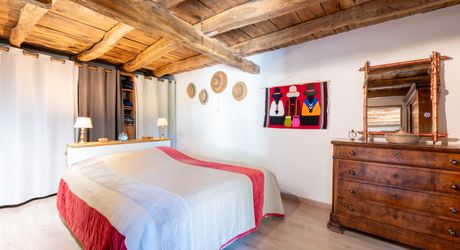 Exclusivité Secteur Gourdon - Magnifique ensemble immobilier de caractère avec dépendances, belle vue et piscine 