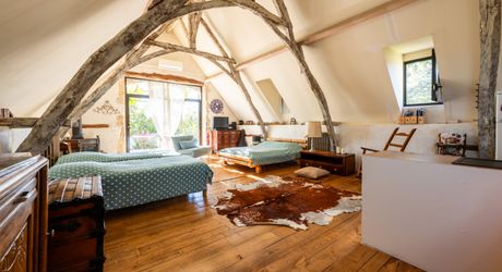 Exclusivité Secteur Gourdon - Magnifique ensemble immobilier de caractère avec dépendances, belle vue et piscine 