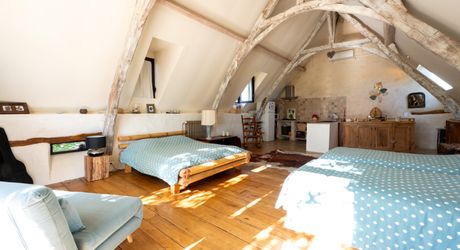 Exclusivité Secteur Gourdon - Magnifique ensemble immobilier de caractère avec dépendances, belle vue et piscine 