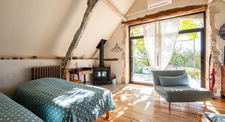 Exclusivité Secteur Gourdon - Magnifique ensemble immobilier de caractère avec dépendances, belle vue et piscine 