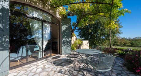 Exclusivité Secteur Gourdon - Magnifique ensemble immobilier de caractère avec dépendances, belle vue et piscine 