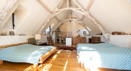 Exclusivité Secteur Gourdon - Magnifique ensemble immobilier de caractère avec dépendances, belle vue et piscine 