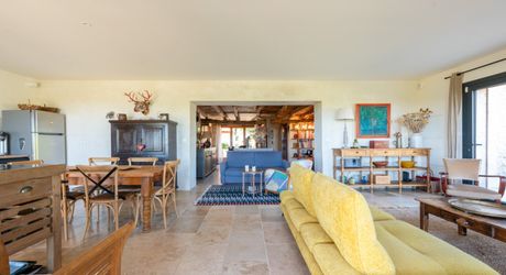 Exclusivité Secteur Gourdon - Magnifique ensemble immobilier de caractère avec dépendances, belle vue et piscine 