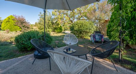 Exclusivité Secteur Gourdon - Magnifique ensemble immobilier de caractère avec dépendances, belle vue et piscine 