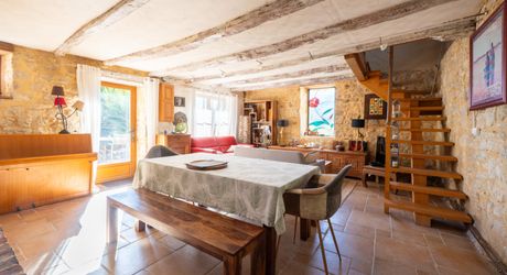 Exclusivité Secteur Gourdon - Magnifique ensemble immobilier de caractère avec dépendances, belle vue et piscine 