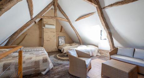 Exclusivité Secteur Gourdon - Magnifique ensemble immobilier de caractère avec dépendances, belle vue et piscine 