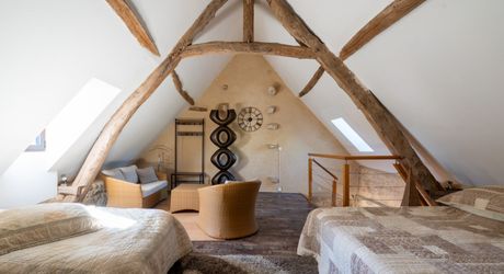 Exclusivité Secteur Gourdon - Magnifique ensemble immobilier de caractère avec dépendances, belle vue et piscine 
