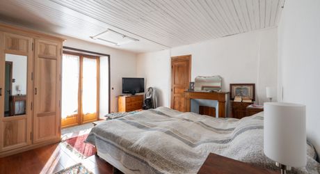 Exclusivité Secteur Gourdon - Magnifique ensemble immobilier de caractère avec dépendances, belle vue et piscine 