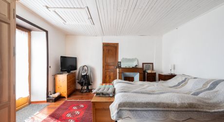 Exclusivité Secteur Gourdon - Magnifique ensemble immobilier de caractère avec dépendances, belle vue et piscine 