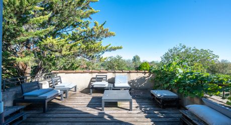 Exclusivité Secteur Gourdon - Magnifique ensemble immobilier de caractère avec dépendances, belle vue et piscine 