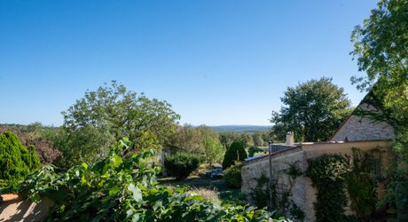 Exclusivité Secteur Gourdon - Magnifique ensemble immobilier de caractère avec dépendances, belle vue et piscine 