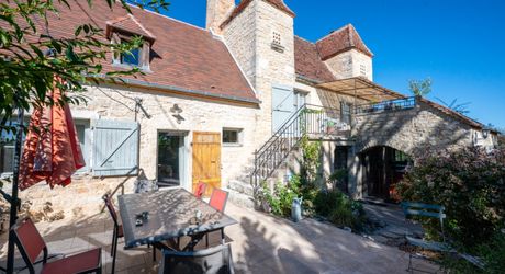Exclusivité Secteur Gourdon - Magnifique ensemble immobilier de caractère avec dépendances, belle vue et piscine 