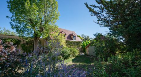 Exclusivité Secteur Gourdon - Magnifique ensemble immobilier de caractère avec dépendances, belle vue et piscine 