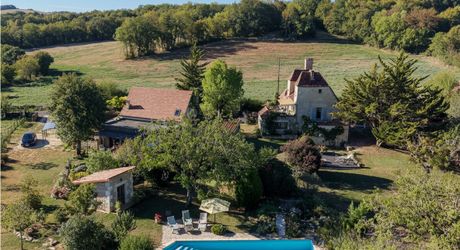 Exclusivité Secteur Gourdon - Magnifique ensemble immobilier de caractère avec dépendances, belle vue et piscine 