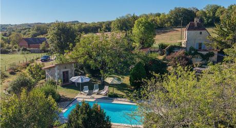 Exclusivité Secteur Gourdon - Magnifique ensemble immobilier de caractère avec dépendances, belle vue et piscine 