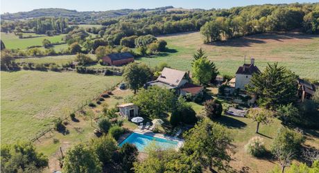Exclusivité Secteur Gourdon - Magnifique ensemble immobilier de caractère avec dépendances, belle vue et piscine 