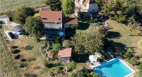 Exclusivité Secteur Gourdon - Magnifique ensemble immobilier de caractère avec dépendances, belle vue et piscine 