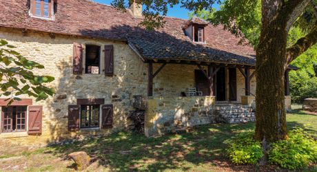 Secteur GOURDON - Propriété de caractère authentique au calme sur 5160 m²