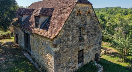 Secteur GOURDON - Propriété de caractère authentique au calme sur 5160 m²