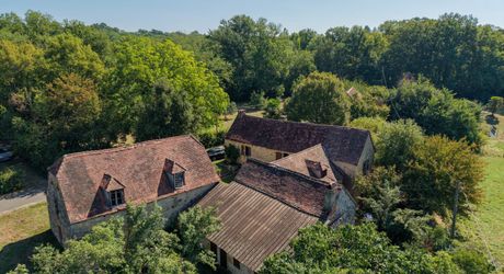Secteur GOURDON - Propriété de caractère authentique au calme sur 5160 m²