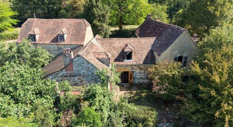 Secteur GOURDON - Propriété de caractère authentique au calme sur 5160 m²
