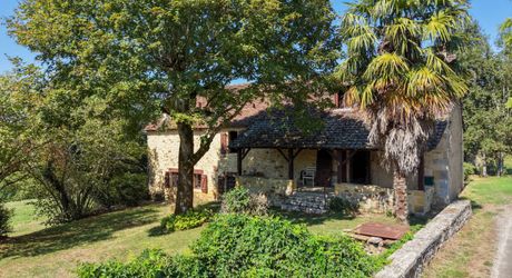Secteur GOURDON - Propriété de caractère authentique au calme sur 5160 m²
