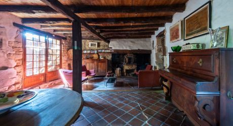 Secteur GOURDON - Propriété de caractère authentique au calme sur 5160 m²