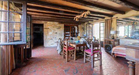 Secteur GOURDON - Propriété de caractère authentique au calme sur 5160 m²