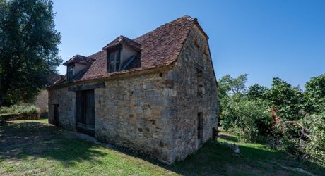 Secteur GOURDON - Propriété de caractère authentique au calme sur 5160 m²