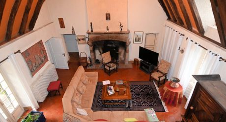 Sur les hauteurs de FIGEAC grande demeure de caractère de plus de 300 m² sur 13500 m²