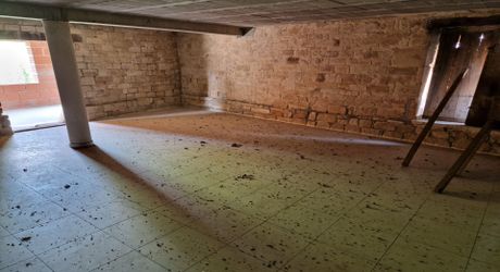 Bâtisse en pierre de 485 m² à rénover – Village médiéval du Lot proche de Figeac