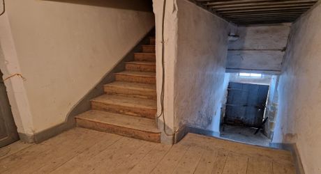 Bâtisse en pierre de 485 m² à rénover – Village médiéval du Lot proche de Figeac