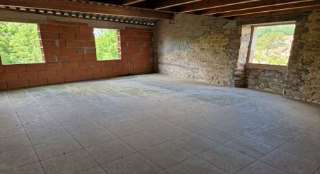 Bâtisse en pierre de 485 m² à rénover – Village médiéval du Lot proche de Figeac