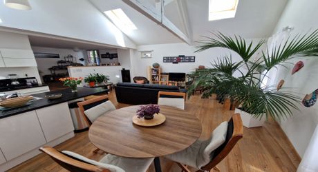 A vendre maison et espace pro ou futur appartement, entièrement rénovés en centre ville de FIGEAC