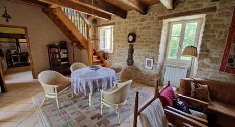 Maison quercynoise de charme avec piscine, proche CAJARC et VILLENEUVE