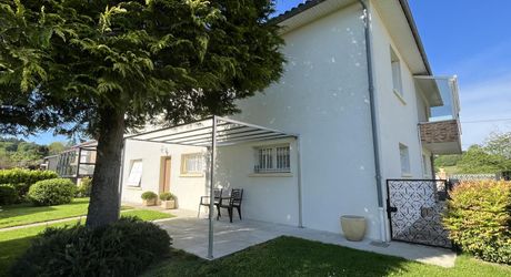SECTEUR SAINT-CÉRÉ – Maison 165 m² avec jardin et garage – proche écoles et commerces