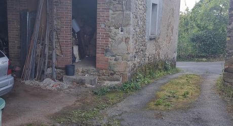 Ensemble en pierres à restaurer à une quinzaine de minutes de Figeac
