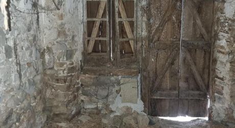 Ensemble en pierres à restaurer à une quinzaine de minutes de Figeac