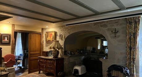 Propriété de caractère en pierre avec dépendances et piscine – SECTEUR LIVERNON