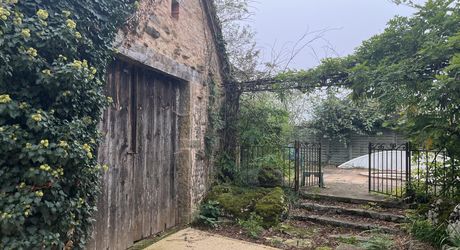 Propriété de caractère en pierre avec dépendances et piscine – SECTEUR LIVERNON