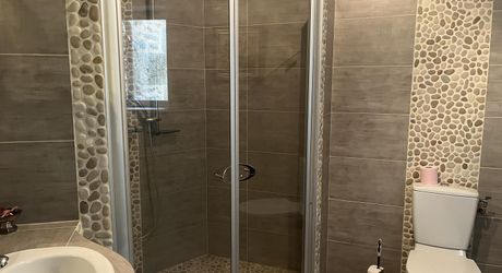 Propriété de caractère en pierre avec dépendances et piscine – SECTEUR LIVERNON