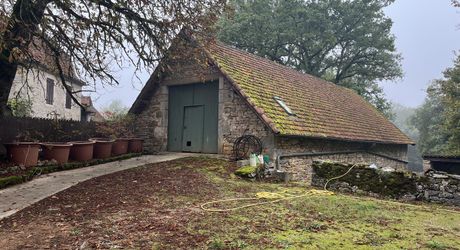 Propriété de caractère en pierre avec dépendances et piscine – SECTEUR LIVERNON