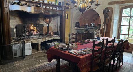 Propriété de caractère en pierre avec dépendances et piscine – SECTEUR LIVERNON