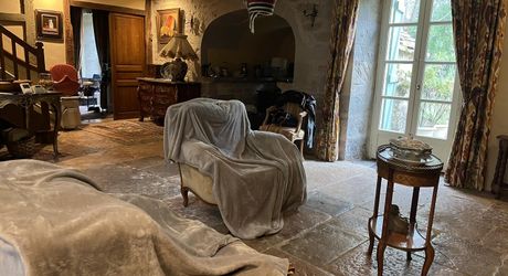 Propriété de caractère en pierre avec dépendances et piscine – SECTEUR LIVERNON