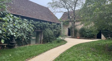 Propriété de caractère en pierre avec dépendances et piscine – SECTEUR LIVERNON