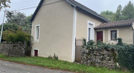 Propriété de caractère en pierre avec dépendances et piscine – SECTEUR LIVERNON