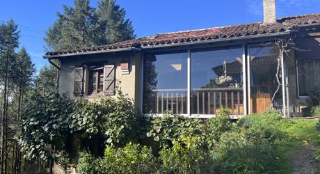 Maison et dépendances dans un cadre privilégié, loin des nuisances