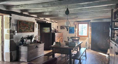 Maison et dépendances dans un cadre privilégié, loin des nuisances