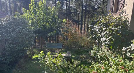 Maison et dépendances dans un cadre privilégié, loin des nuisances