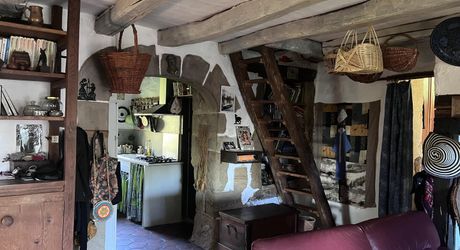 Maison et dépendances dans un cadre privilégié, loin des nuisances